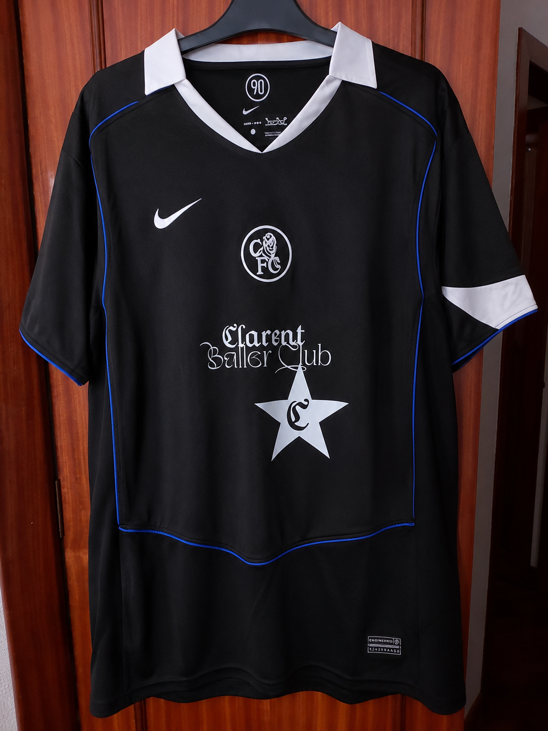 Foto de Carlos Cabrera con su camiseta