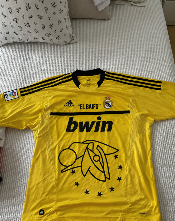 Foto de Paula Fernández con su camiseta