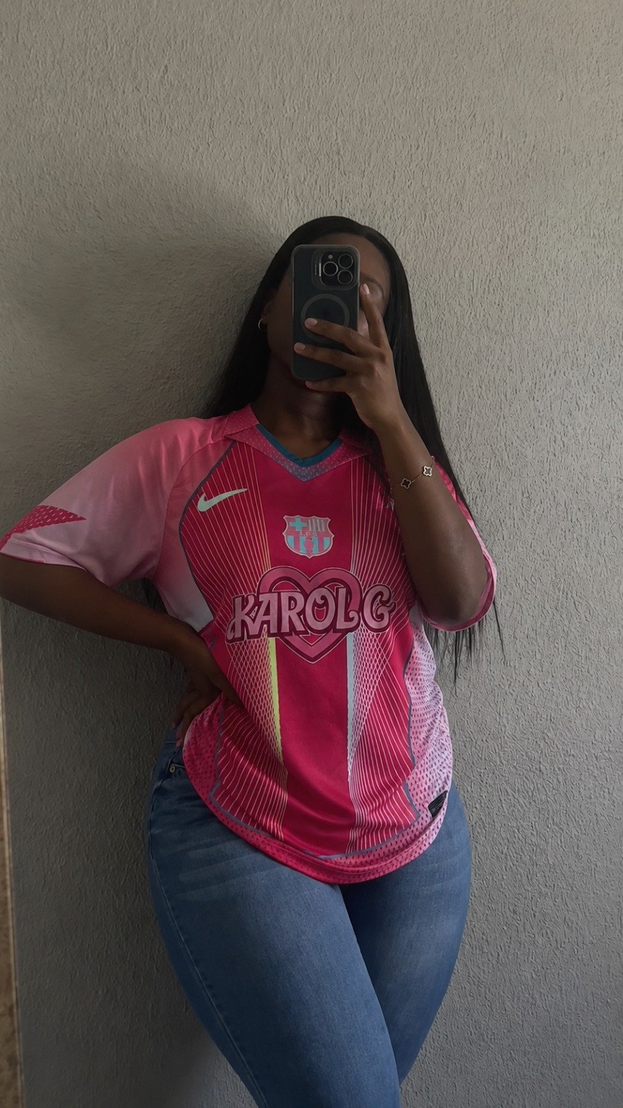 Foto de Elena López con su camiseta