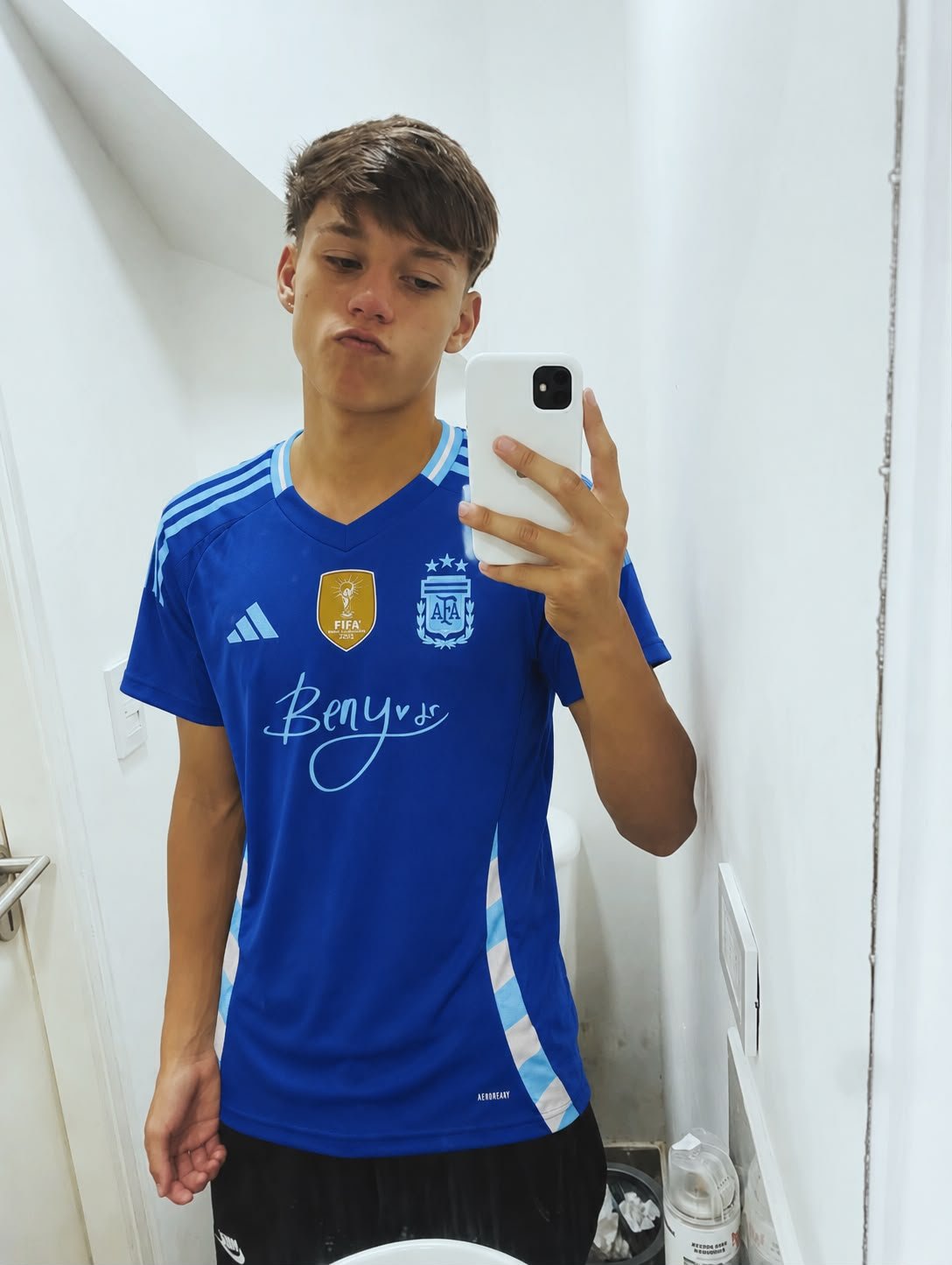 Foto de Laura Castro con su camiseta
