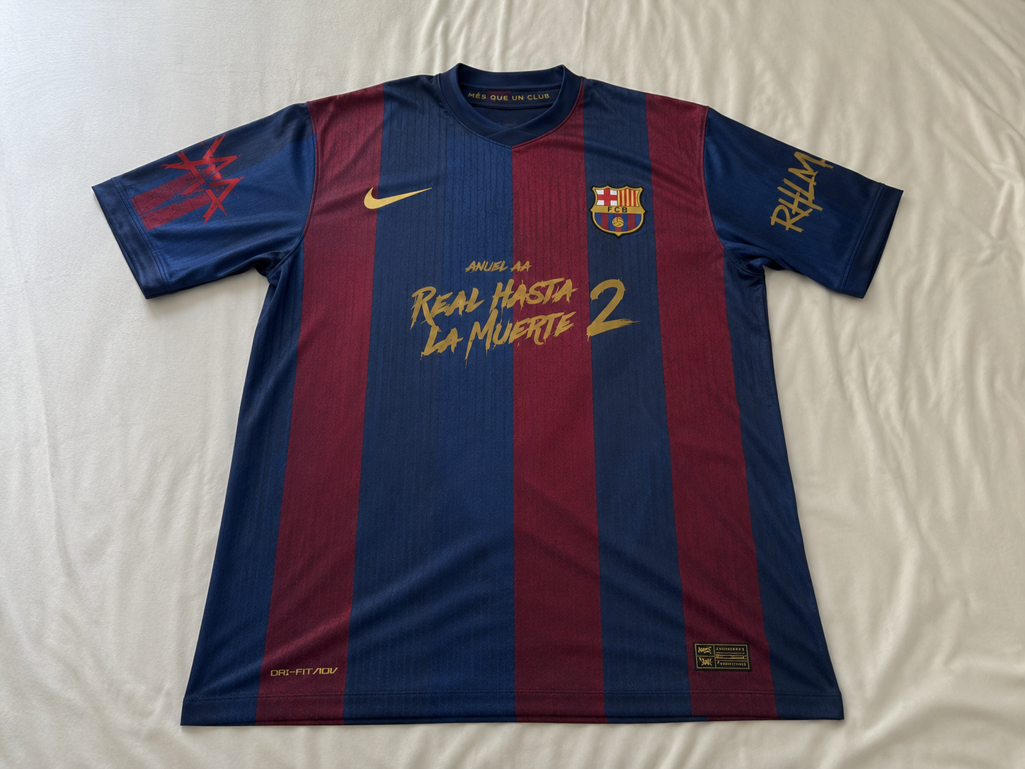 Foto de Javier Suárez con su camiseta