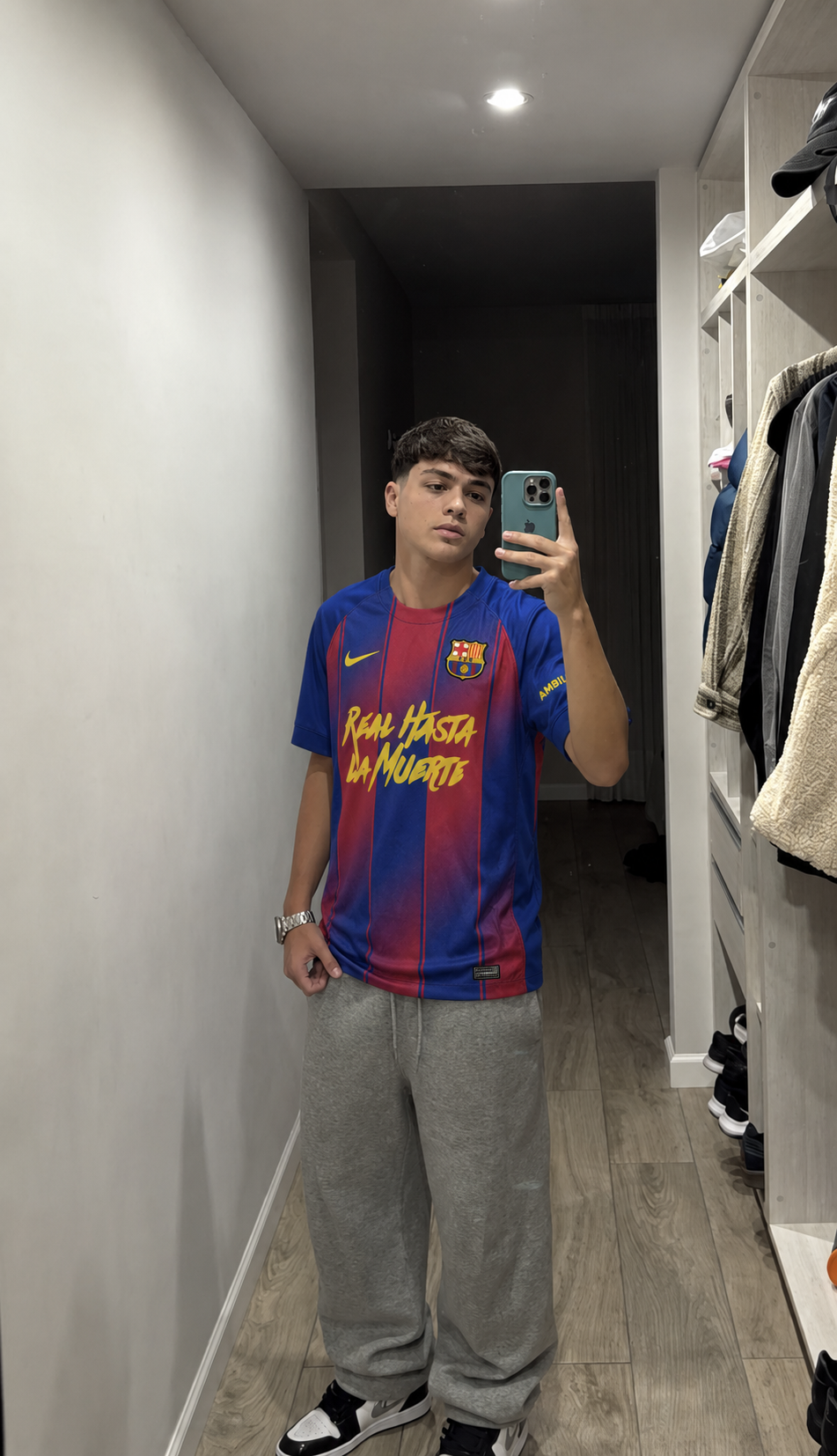 Foto de Víctor Molina con su camiseta